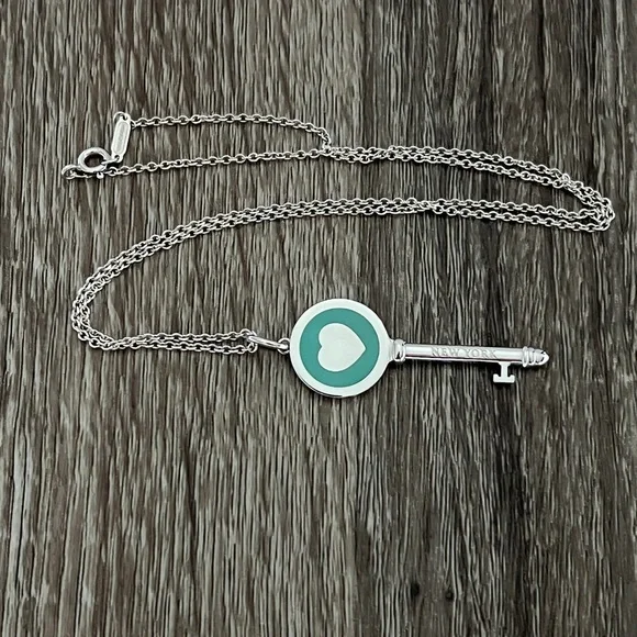 Blue enamel heart key necklace - Picture 8 of 10